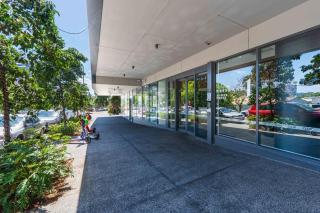 Stylish City View Retreat 2B2B with free parking - 5