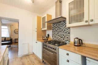 Cosy Dog-Friendly Cottage by the Sea - 9