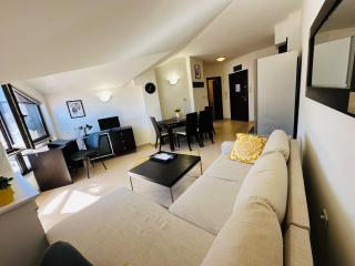 Bansko Spacious Art Apartment with Mountain Views - 3