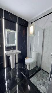 Апартаменты с дизайнерским ремонтом до моря 10минут с видом на горы и закат - 7