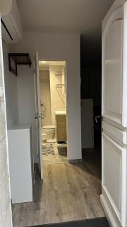 Studio in a local home - 1