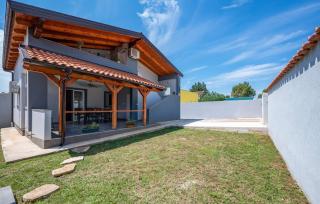 Apartman Gabrijela by Villas Guide - 5