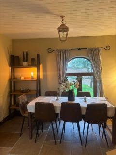 Courtyard House- Luxury Holiday House with floodlit Tennis court - BRAND NEW - 2