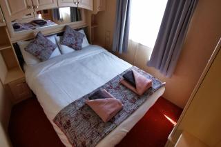 Charming 3-Bed Holiday Home in Poole Rockley Park - 6
