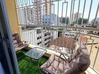 Modern 2BR Apartment in Mombasa CBD with 2 Bathrooms & Balcony near Airport & Old Town - 7