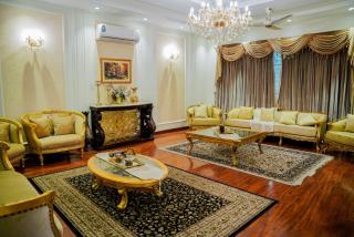 Spacious 5BR Luxury Family Home - 7