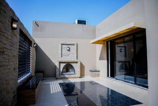 Spacious 5BR Luxury Family Home - 5