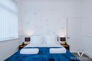 3BR, Pool Table, Dart Board by Vista Stays Short Lets Manchester - 5