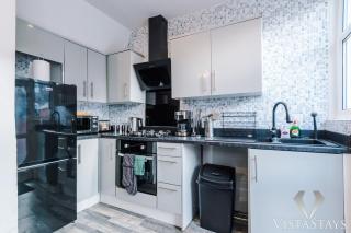 3BR, Pool Table, Dart Board by Vista Stays Short Lets Manchester - 1