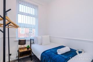 3BR, Pool Table, Dart Board by Vista Stays Short Lets Manchester - 1
