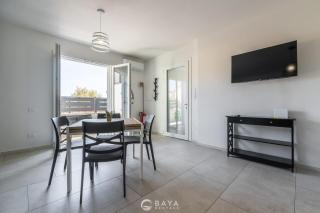 Modern 2BR Retreat in Pula - Bright & Quiet - 1