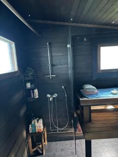 Private Lakefront Log Villa in Lapland with Sauna - 2