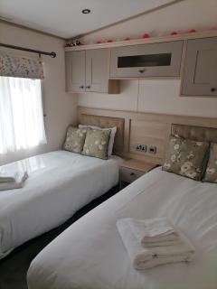Elmvale - 2 bedrooms with decking sleeps 4 - 5
