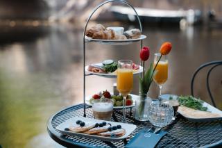 Amsterdam Canal Hotel - 1