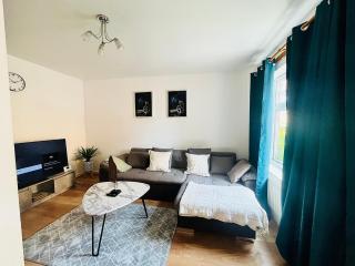 Semi-Detached Holiday Home in Ashford with Spacious Parking in Secure Neighbourhood - 8