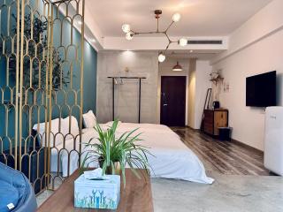 Hongyadong Jiefangbei - 0