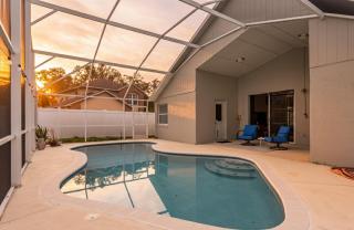 East Orlando Getaway - 3BR/2BTH - *Pool *Parking - 1