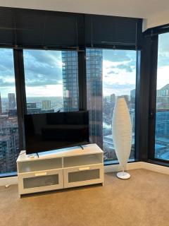 LvL 40 Skyline 2BR Balcony Epic Melbourne Views Free Parking - 4
