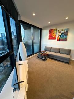 LvL 40 Skyline 2BR Balcony Epic Melbourne Views Free Parking - 5