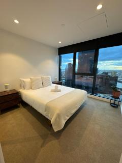 LvL 40 Skyline 2BR Balcony Epic Melbourne Views Free Parking - 8