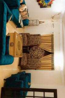 Luxury Furnished Villa with Private Garden & Parking - 0