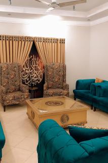 Luxury Furnished Villa with Private Garden & Parking - 8