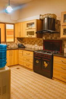 Luxury Furnished Villa with Private Garden & Parking - 6