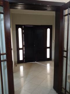 Luxury Furnished Villa with Private Garden & Parking - 3