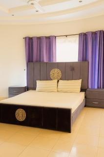 Luxury Furnished Villa with Private Garden & Parking - 1