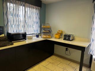 Days Inn by Wyndham Lake City I-10 - 2