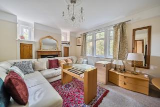 Spacious Berkshire home - Perfect for groups and contractors - 0