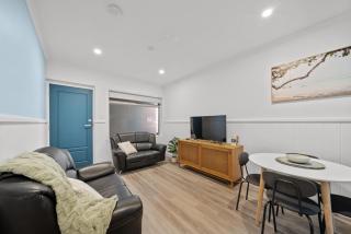 Beachfront Bliss - Oceanfront Views Glenelg North - Sleeps 4 - 3