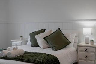 Beachfront Bliss - Oceanfront Views Glenelg North - Sleeps 4 - 7