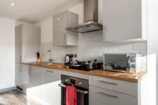 Modern 2BR Haven in Hull City Center - 5