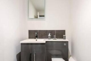 Modern 2BR Haven in Hull City Center - 2