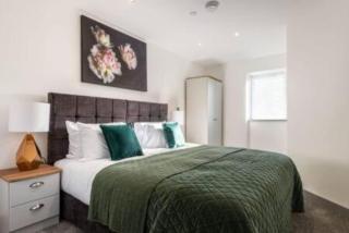 Modern 2BR Haven in Hull City Center - 1
