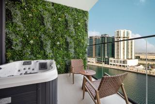 Trillionaire Studio, Canal Views, Private Jacuzzi - 8