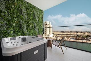 Trillionaire Studio, Canal Views, Private Jacuzzi - 5