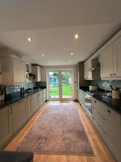 Tastefully decorated 3 bed home - 8