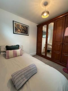 Tastefully decorated 3 bed home - 6