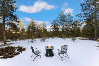 New The Pine Getaway Lots of Room Hot Tub Views - 4