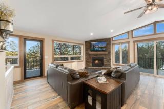 New The Pine Getaway Lots of Room Hot Tub Views - 2