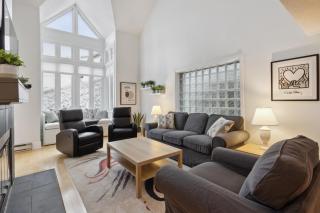 Slopeside Ski In Ski Out Second Floor Condo - 3