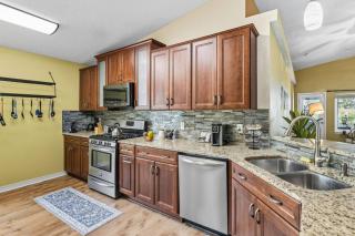 Cozy Beach Retreat w Pool Ping Pong Table - 7