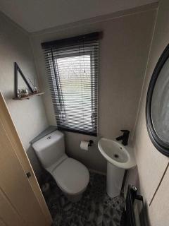 Sunnymede Hot tub caravan - 9