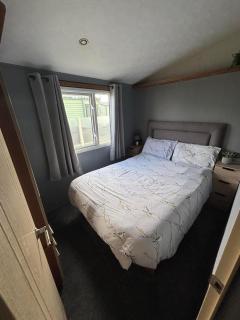 Sunnymede Hot tub caravan - 6