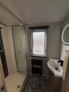 Sunnymede Hot tub caravan - 4