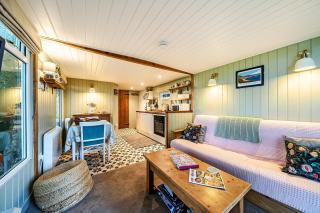 The Hide - Cosy Cabin with hot tub - 4