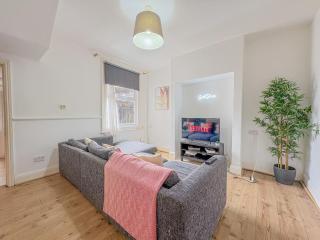 Lovely 3 Bed, long stay discounts, Free Parking - 8