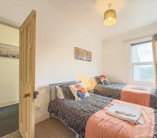 Lovely 3 Bed, long stay discounts, Free Parking - 5